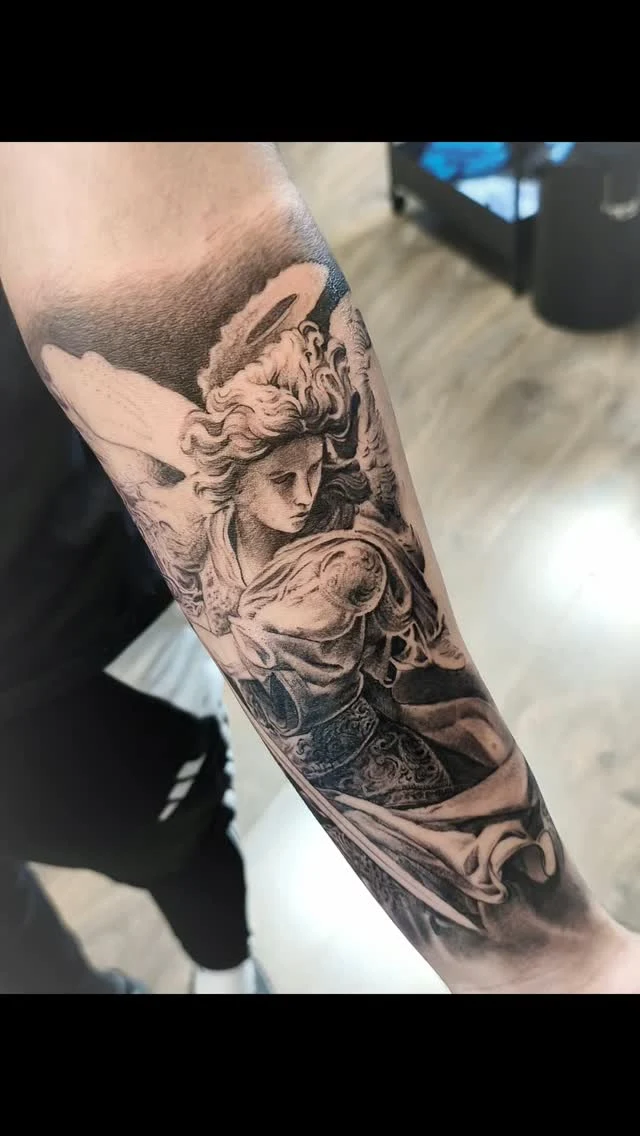 Tatuaj realism pe braț